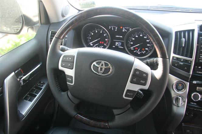 Ảnh Toyota Land Cruiser 5.7 2014